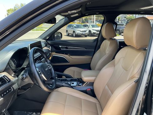 Used 2022 Kia Telluride SX w/ Towing Package FWD image 13