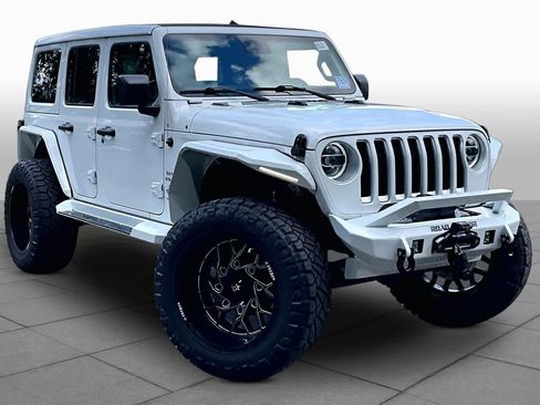 Used 2022 Jeep Wrangler Unlimited Sahara w/ LED Lighting Group AWD/4WD image 3