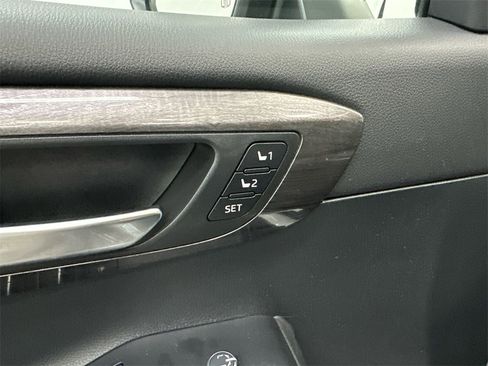 Used 2021 Toyota Highlander Limited image 12