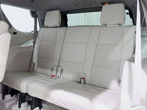 Used 2024 Cadillac Escalade Premium Luxury Platinum w/ Heavy-Duty Trailer Package image 36