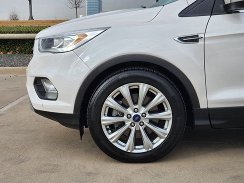 Used 2018 Ford Escape Titanium image 9