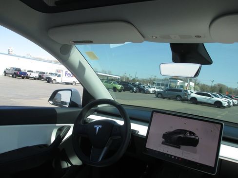 Used 2022 Tesla Model Y Performance image 23