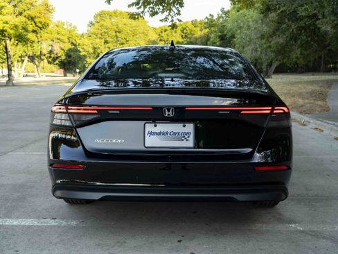 Used 2025 Honda Accord LX image 8