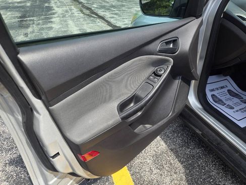 Used 2012 Ford Focus S FWD image 18