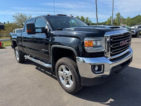 Used 2017 GMC Sierra 2500 SLE w/ SLE Preferred Package AWD/4WD image 7