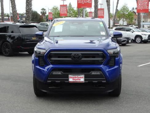 Used 2025 Toyota Tacoma SR5 image 3