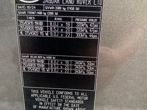 Used 2025 Land Rover Defender 130 X-Dynamic SE AWD/4WD image 4