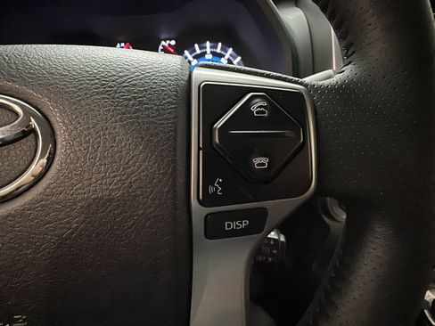 Used 2018 Toyota 4Runner SR5 AWD/4WD image 23