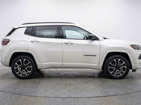 Used 2025 Jeep Compass Trailhawk AWD/4WD image 11