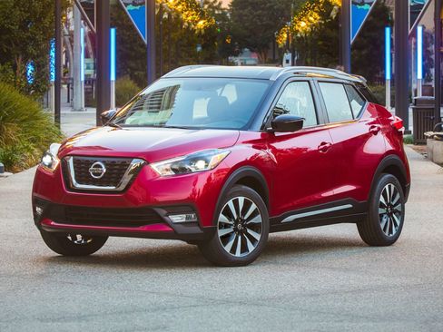 Used 2018 Nissan Kicks SV FWD image 1
