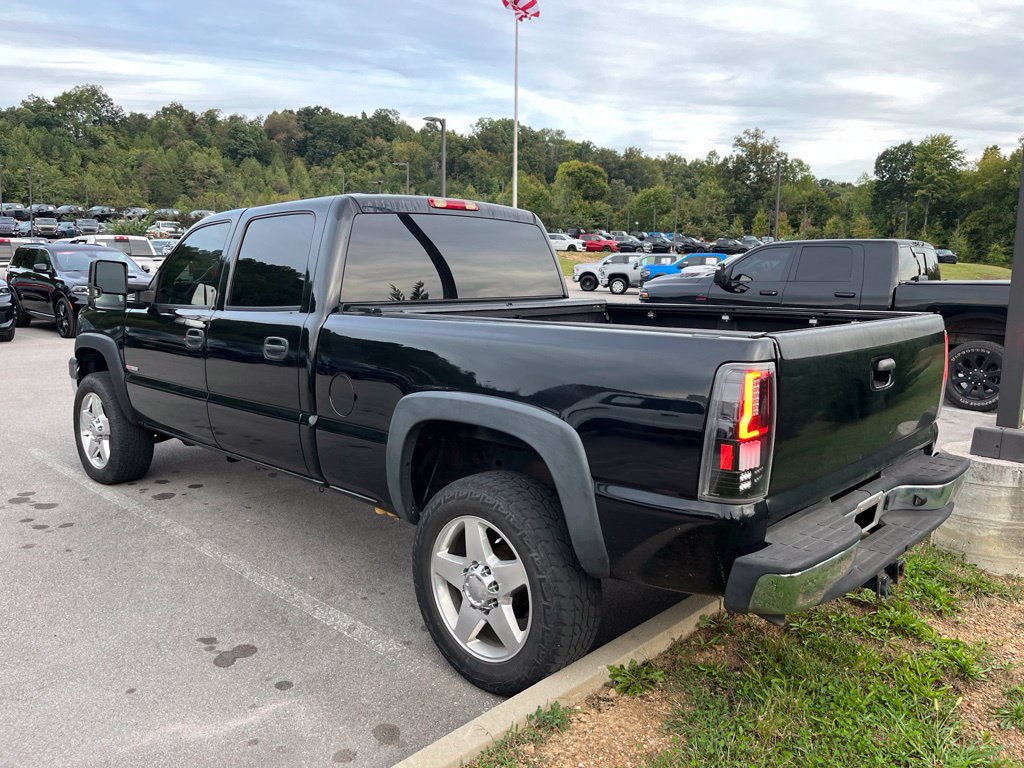 Used 2005 Chevrolet Silverado 2500 LT w/ Heavy-Duty Power Package AWD/4WD image 3