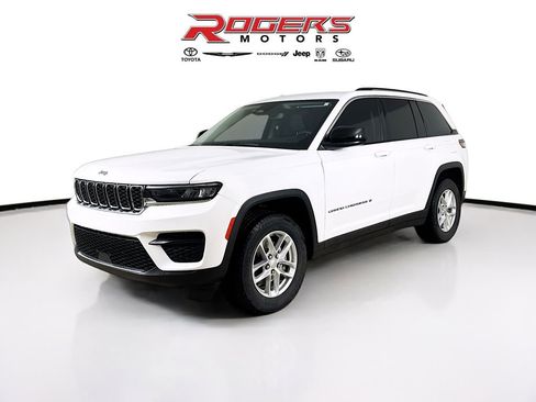 Certified 2023 Jeep Grand Cherokee Laredo X AWD/4WD image 3