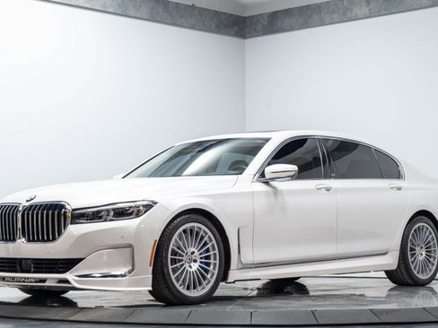 Used 2022 BMW ALPINA B7 xDrive AWD/4WD image 2
