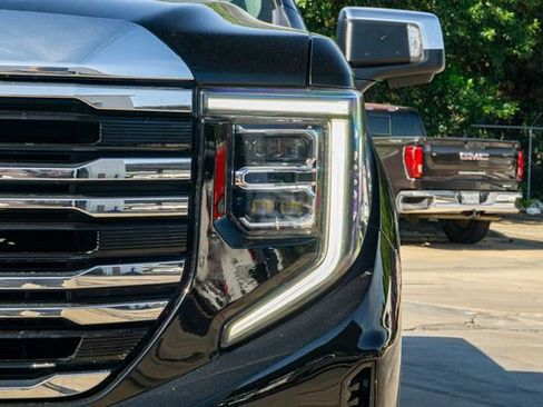 Used 2022 GMC Sierra 1500 SLT w/ X31 Off-Road Package image 9