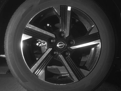 Used 2025 Nissan Sentra SV FWD image 15