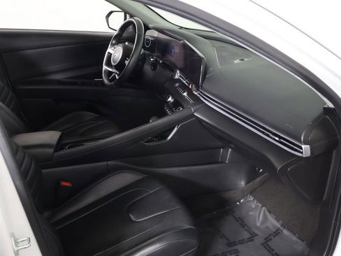Used 2025 Hyundai Elantra Limited FWD image 26