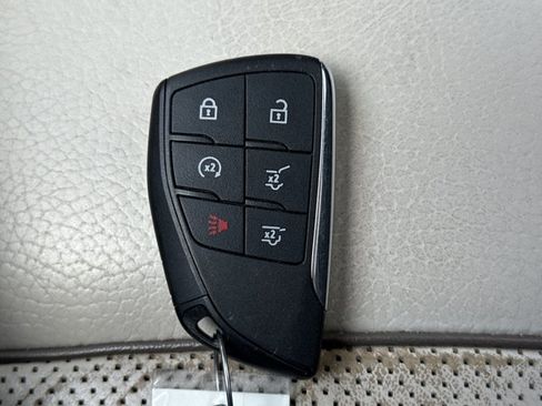 Used 2021 GMC Yukon XL Denali w/ Denali Premium Package image 32