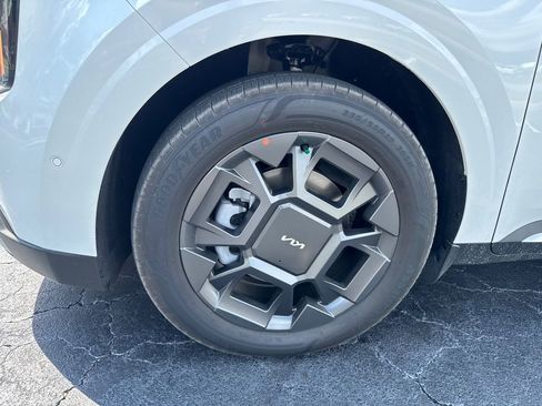 New 2026 Kia Carnival SX image 9