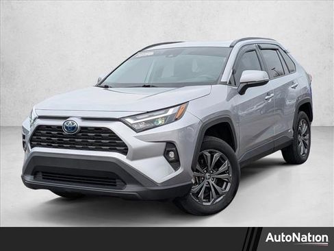 Used 2022 Toyota RAV4 XLE Premium image 1