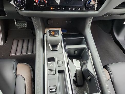 New 2026 Nissan Pathfinder Platinum FWD image 27