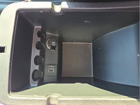 Used 2019 Jeep Cherokee Latitude Plus w/ Cold Weather Group image 19