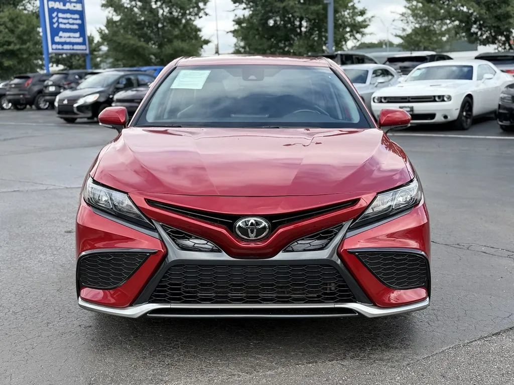 Used 2024 Toyota Camry SE FWD image 2