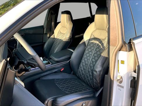 Used 2024 Audi SQ8 Prestige AWD/4WD image 8