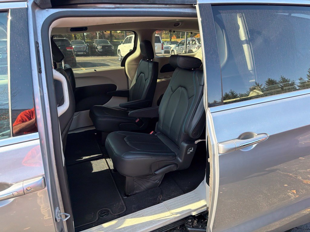 Used 2021 Chrysler Pacifica Touring-L AWD/4WD image 11