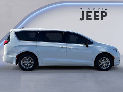 New 2026 Chrysler Pacifica Select image 7