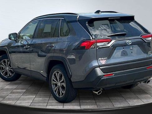 Used 2022 Toyota RAV4 XLE Premium AWD/4WD image 2