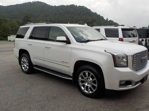 Used 2016 GMC Yukon Denali w/ Open Road Package AWD/4WD image 5