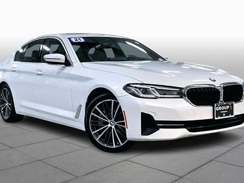 Used 2021 BMW 540i xDrive w/ Premium Package image 2