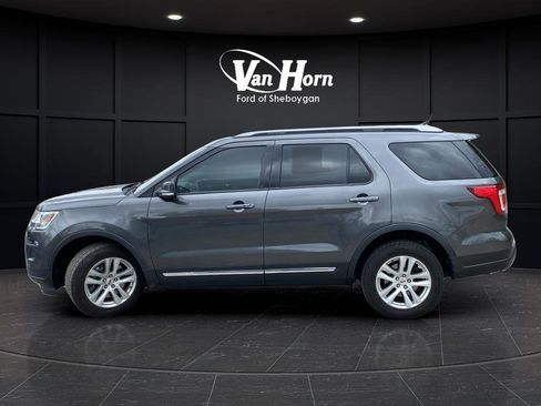 Used 2018 Ford Explorer XLT w/ Equipment Group 202A AWD/4WD image 4