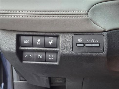 Used 2020 Toyota Avalon Limited w/ Advanced Safety Package FWD image 11
