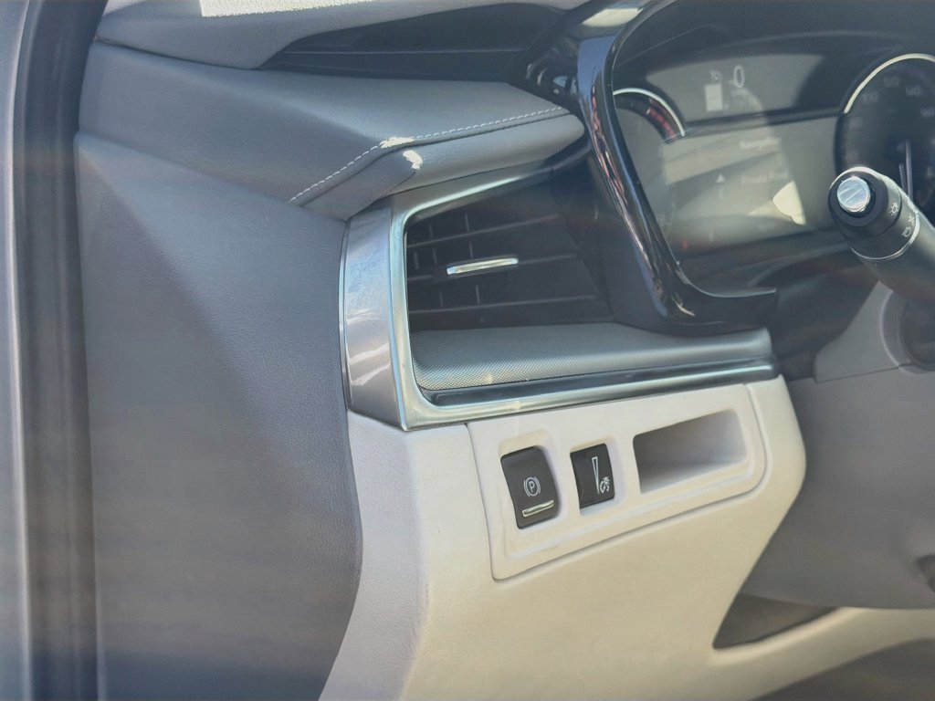 Used 2025 Cadillac XT5 Premium Luxury FWD image 9