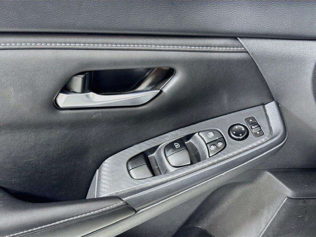 Used 2025 Nissan Sentra SV FWD image 15