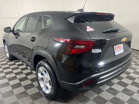New 2026 Chevrolet Trax LS w/ LS Convenience Package FWD image 6
