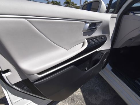 Used 2019 Toyota Mirai FWD image 16