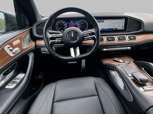 Used 2025 Mercedes-Benz GLS 450 4MATIC image 5