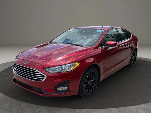 Used 2019 Ford Fusion SE w/ Equipment Group 151A FWD image 3