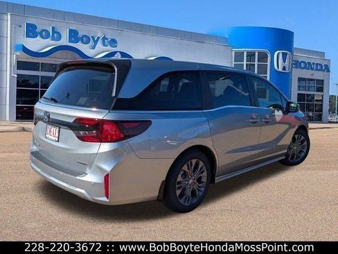 New 2026 Honda Odyssey Touring image 5