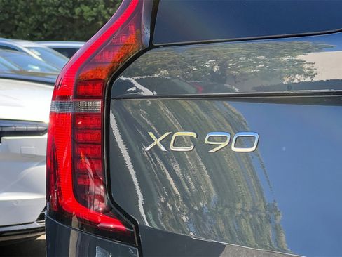 Certified 2025 Volvo XC90 B6 Ultra w/ Lounge Package image 28
