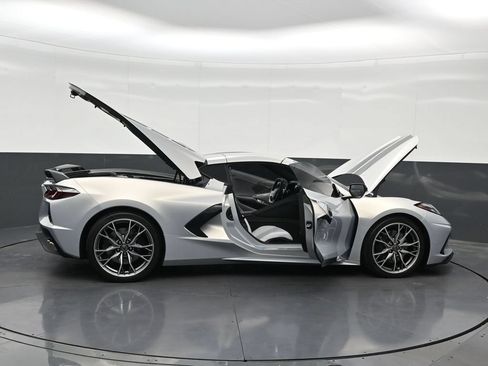 Used 2024 Chevrolet Corvette Stingray Coupe w/ Z51 Performance Package RWD image 32