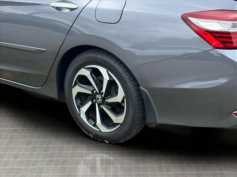 Used 2017 Honda Accord EX-L image 18