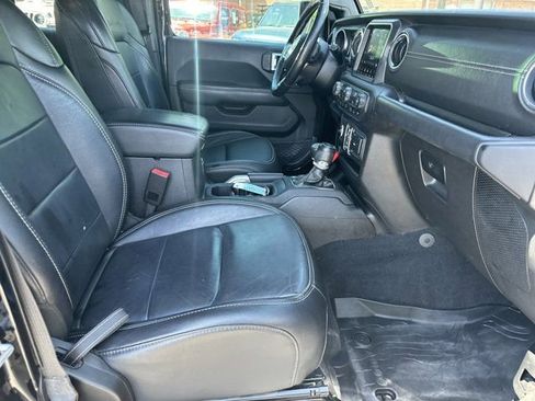 Used 2019 Jeep Wrangler Unlimited Sahara AWD/4WD image 15