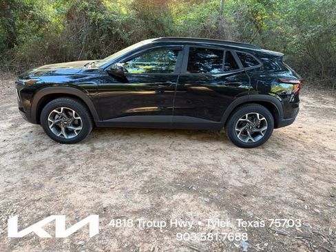 Used 2024 Chevrolet Trax LT FWD image 5
