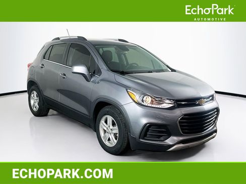 Used 2020 Chevrolet Trax LT image 1