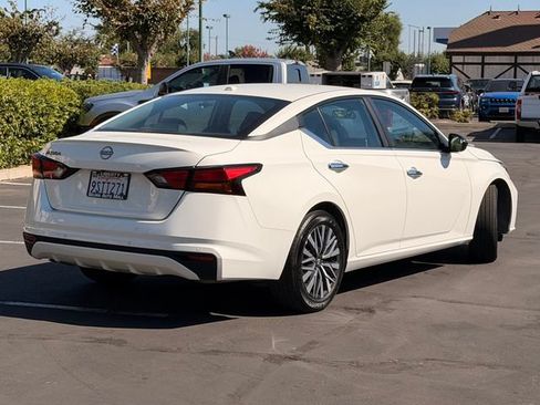 Used 2025 Nissan Altima 2.5 SV FWD image 5