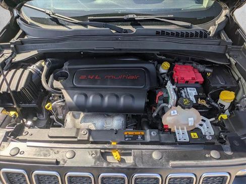 Used 2020 Jeep Renegade Latitude w/ Popular Equipment Group FWD image 19