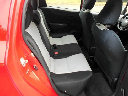 Used 2014 Toyota Yaris L FWD image 19